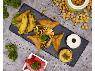 Mariscos Sambousek + Papas + 2 Dips + Ensalada