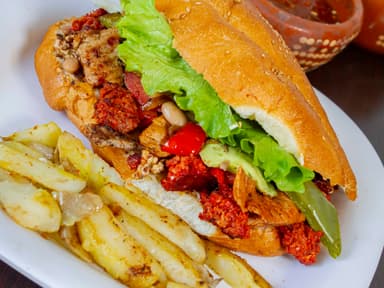 Combo 1Salchicha /1 Chorizo+2AGUAS HORCHATA GRATIS