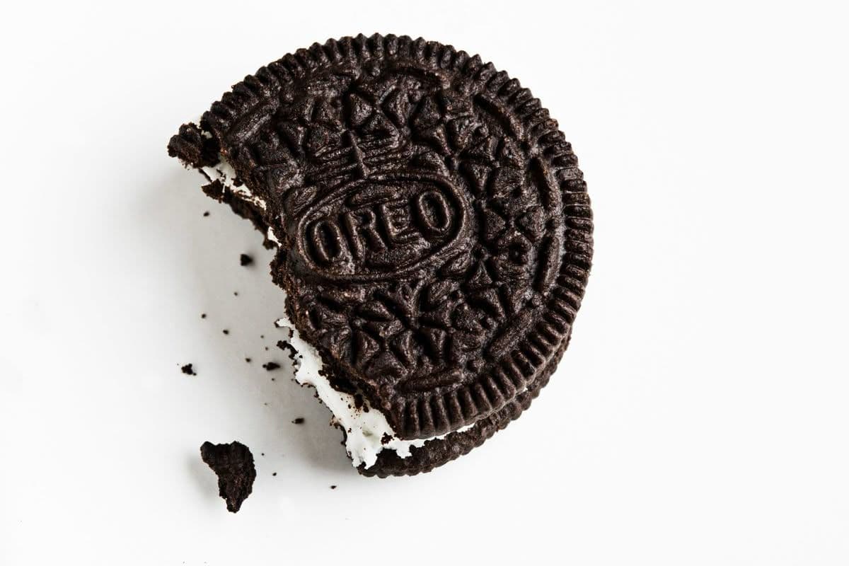 Galleta Oreo triturada