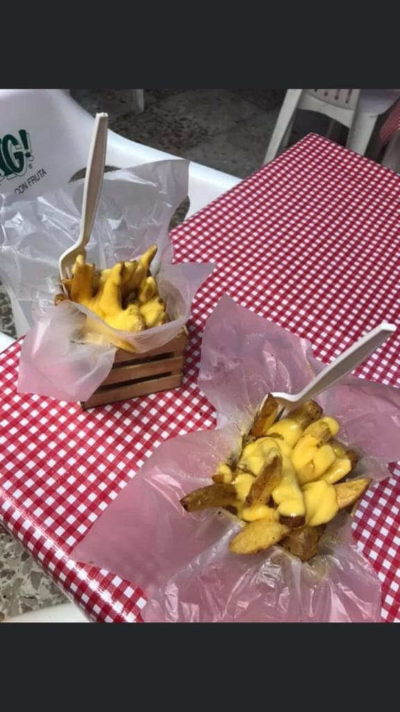 Papas a la Francesa con Queso Amarillo