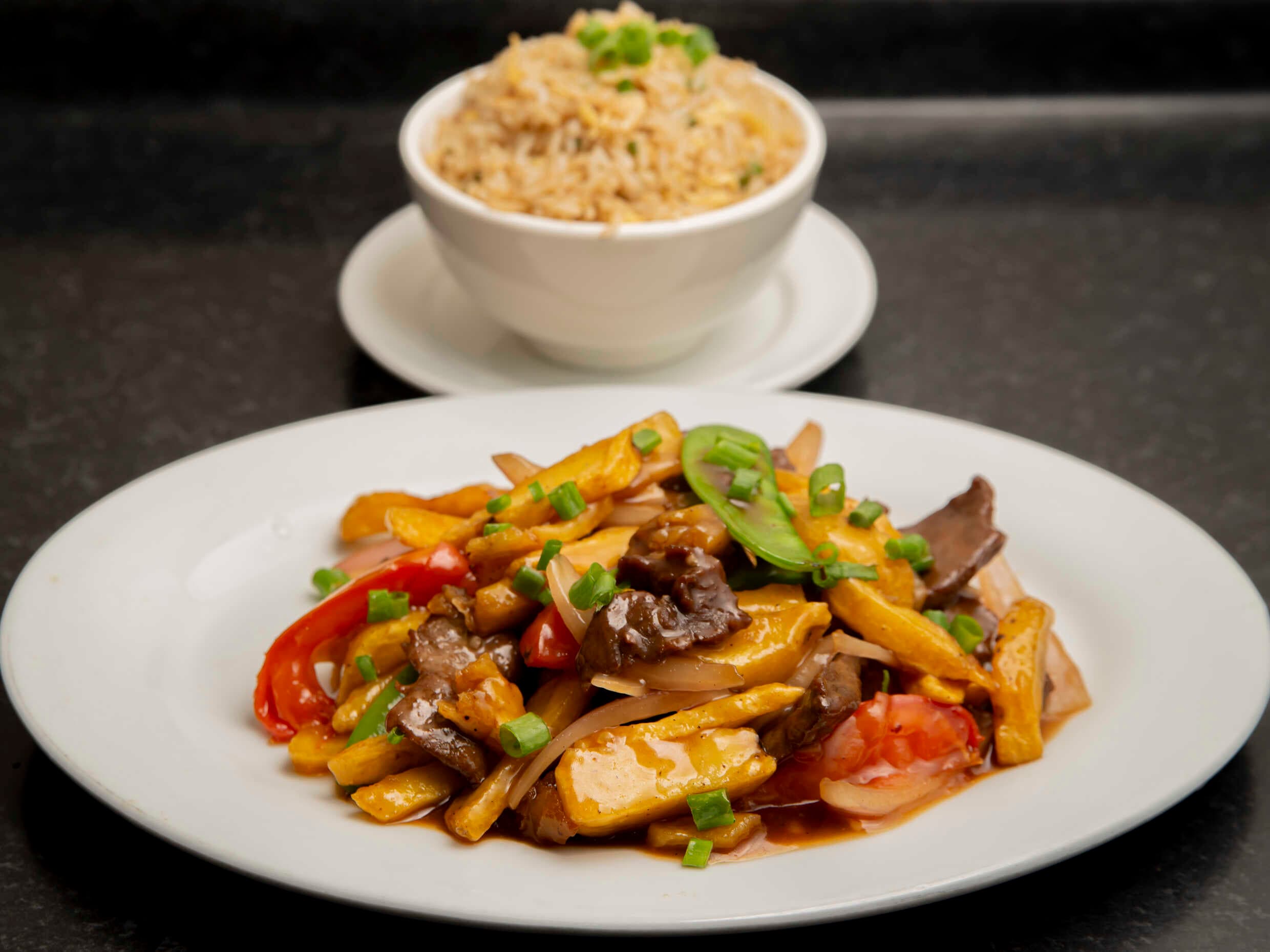 Menú Lomo Saltado con Chaufa