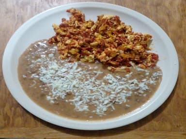 Huevos con chorizo