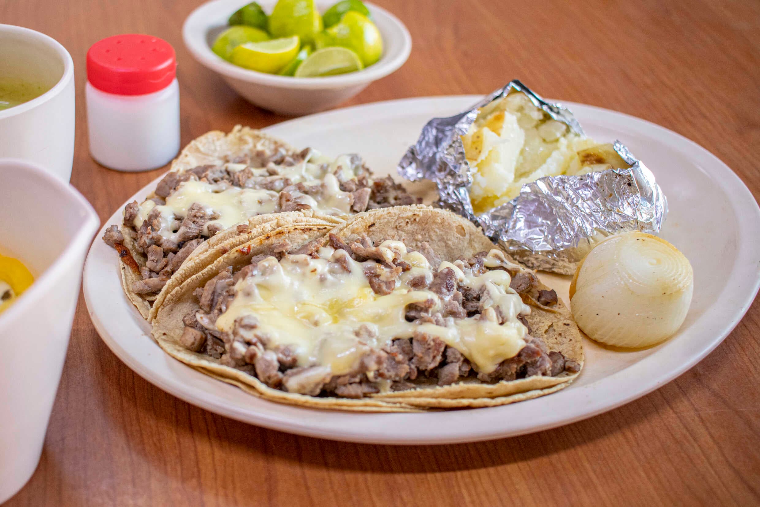 Órden de Tacos de Bistec con Queso