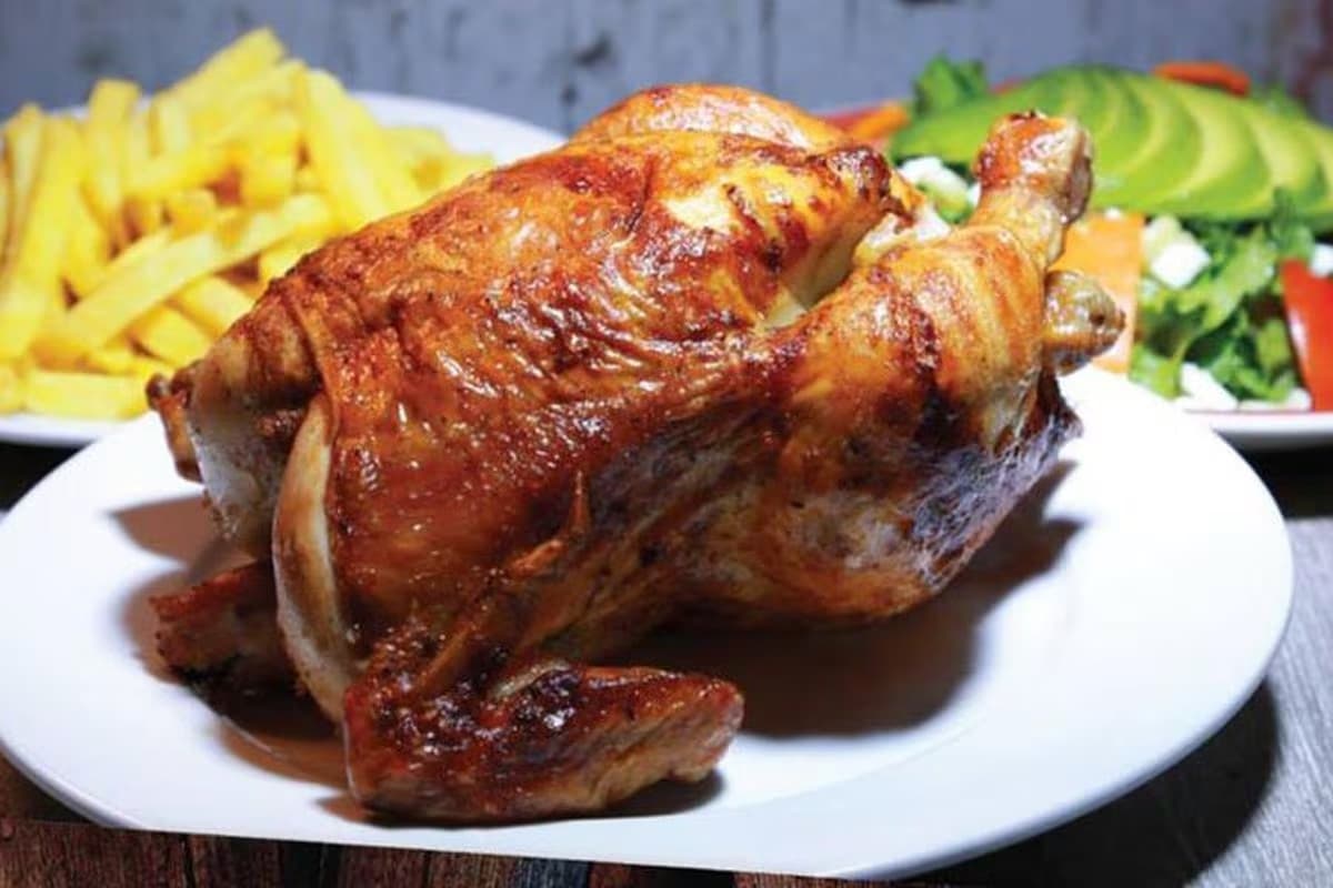 1 Pollo, 1/4 de Pollo, Papas más Ensalada