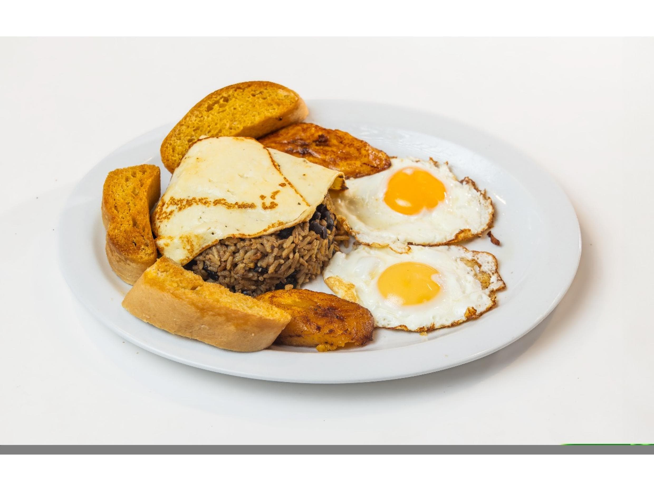 Pinto con Huevos y Queso Frito