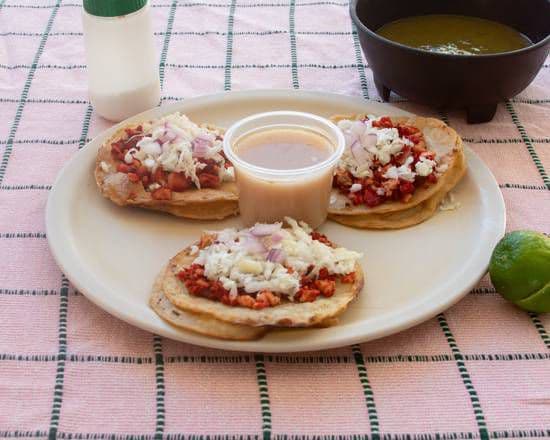 Taco de Carne Adobada semidorado