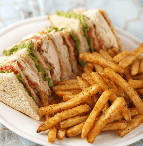 Club Sándwich con Papas a la Francesa
