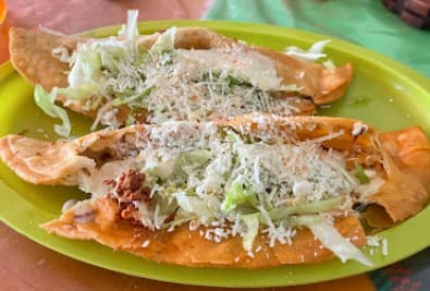 2 Quesadillas de Queso + Agua del Dia!!