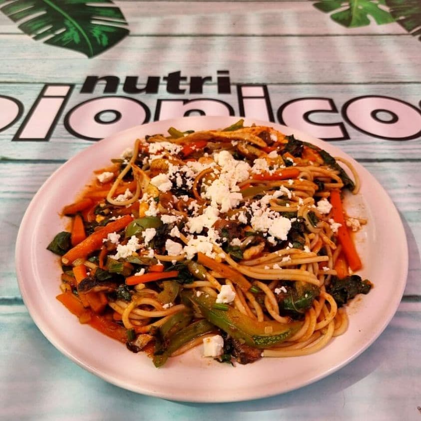 Pasta Vegetariana con Pollo