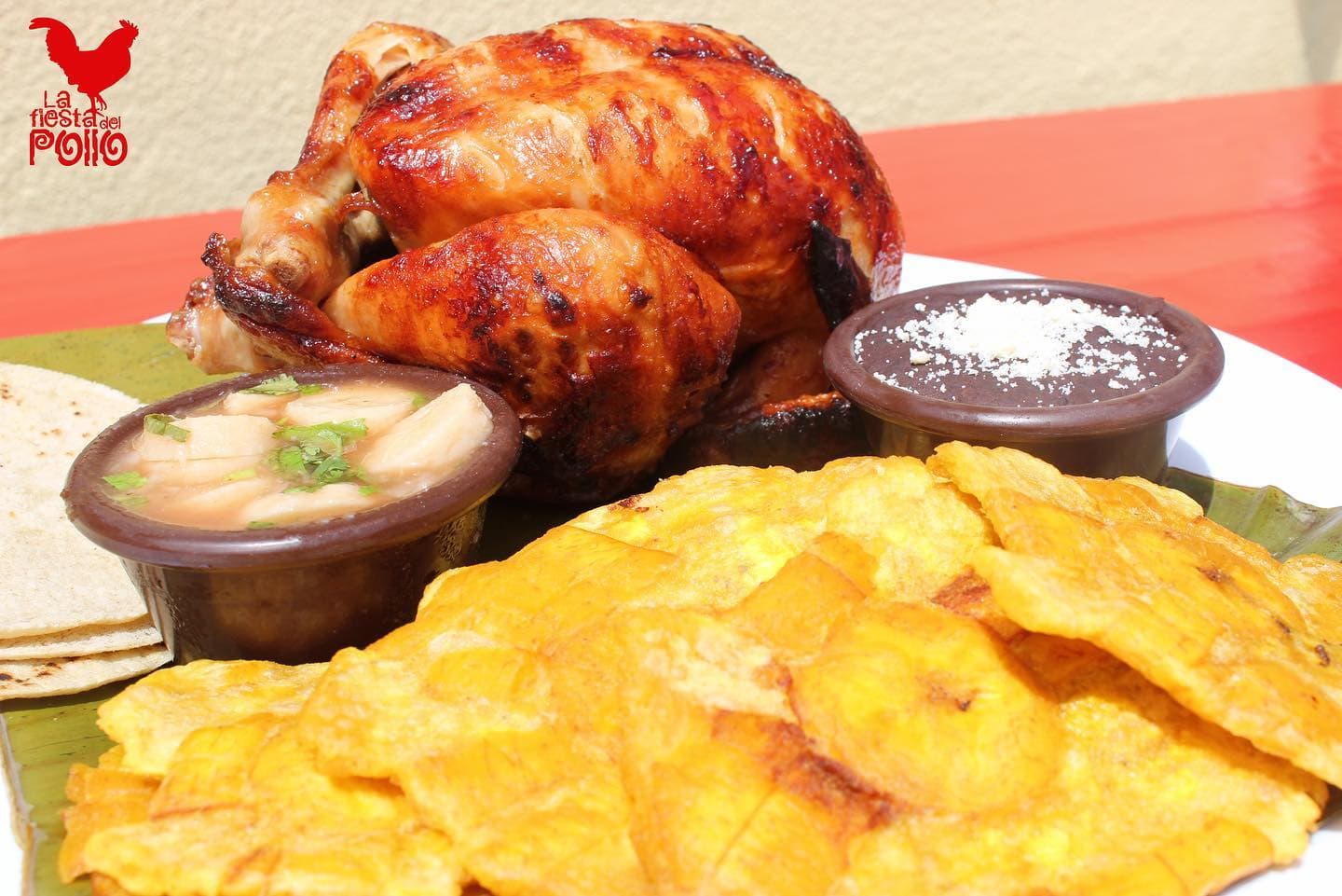 Pollo Entero + Patacones