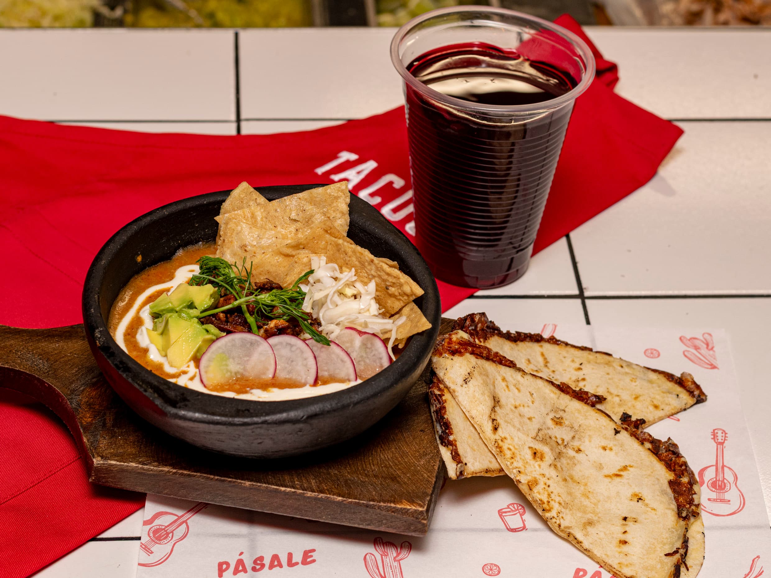 Combo Pozole + 2 Mini Quesadilla de Queso + Bebida