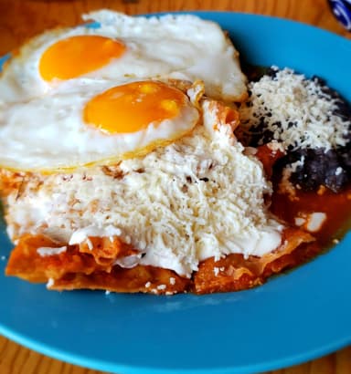 Chilaquiles con Huevo Estrellado