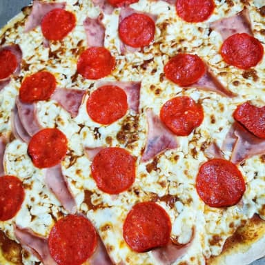 Espagueti y Pan con Ajo + Pizza Pepperoni