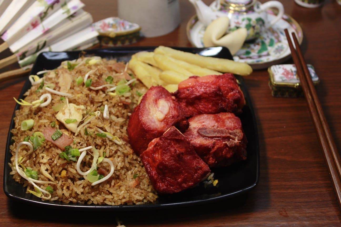 Personal con Costillas BBQ
