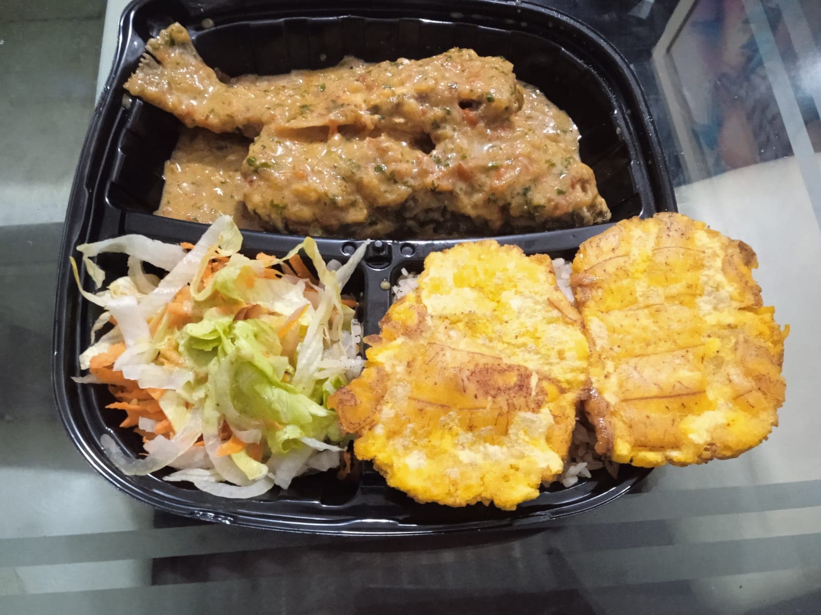 Pescado Sudado+Arroz+Empanadas+Postre+Bebida