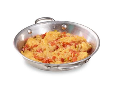 Huevos revueltos con tomate y cebolla