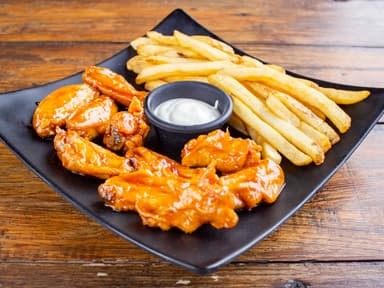 Orden Alitas con Papas