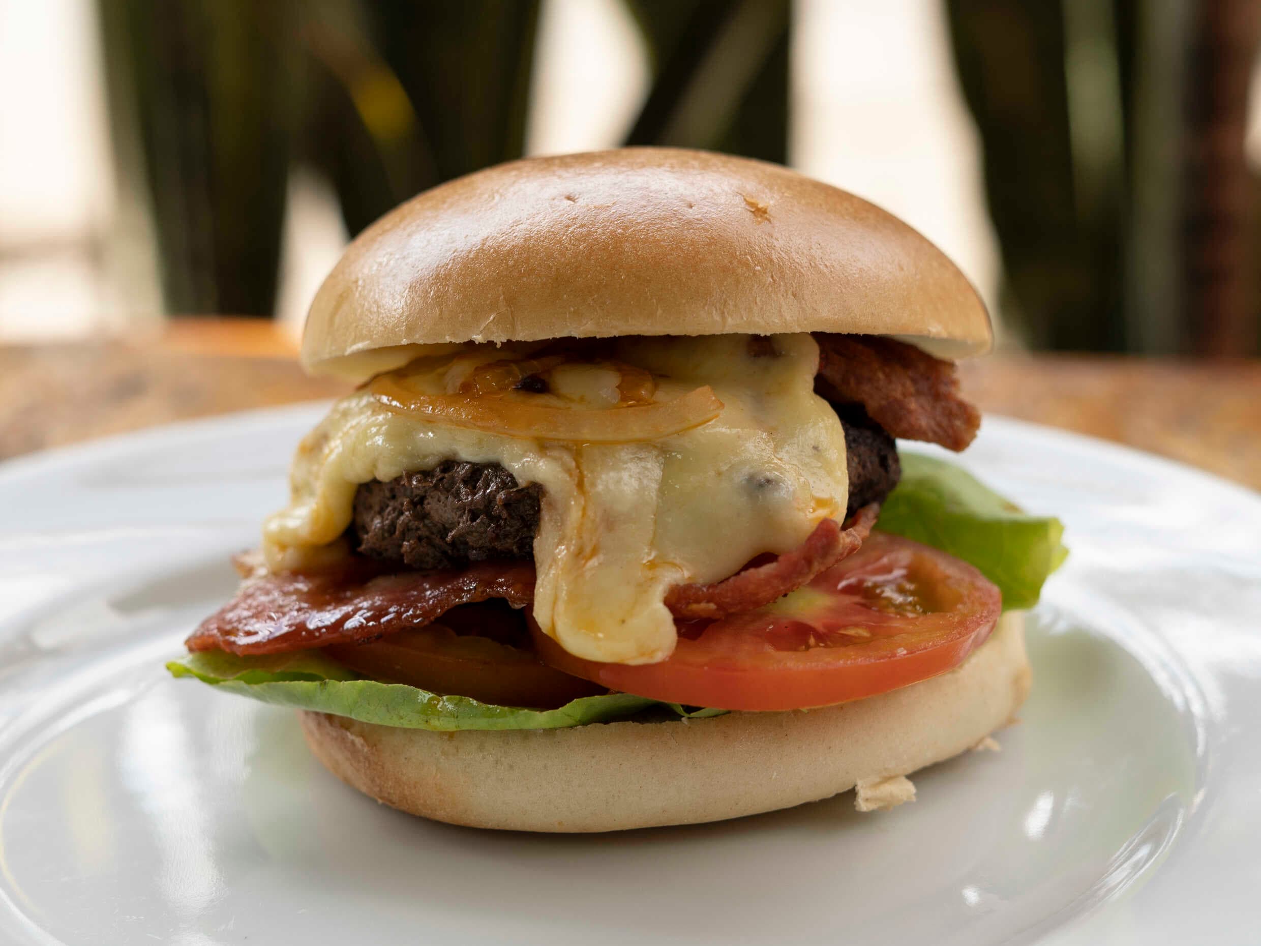 Hamburguesa de Res Doble Carne, Doble Pollo, Mixta