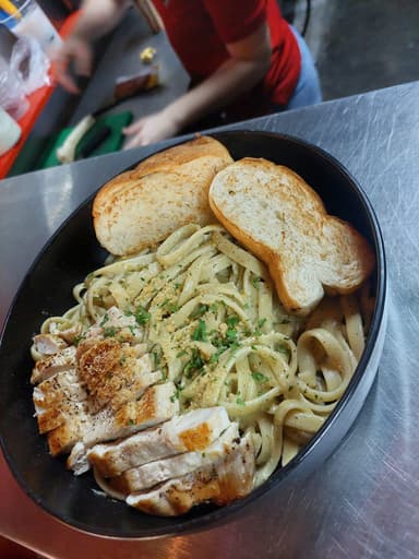 Fetuccini Alfredo con Jamón