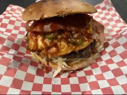 Hamburguesa con Carne Asada más Carne de Res