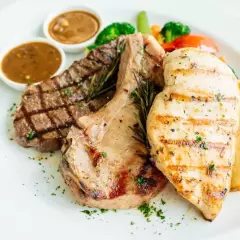 Parrillada Mixta #1: Lomo ancho, pechuga, cerdo