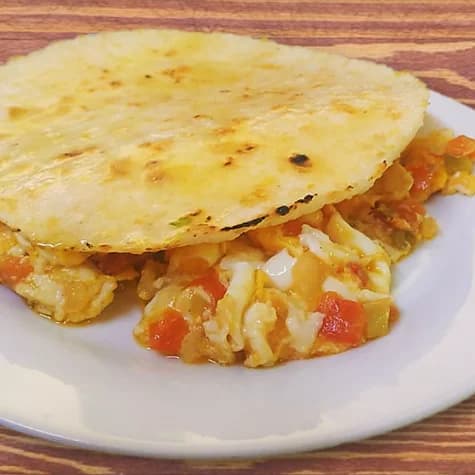 Arepa con Huevo + Chocolate ó Café