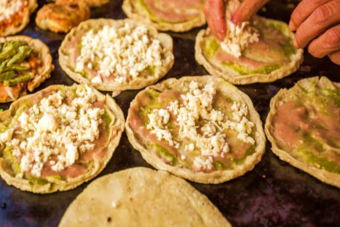 Picadita Con Frijol y Queso