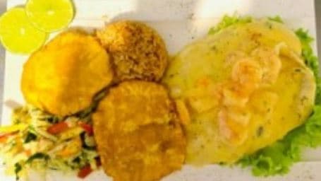 BAGRE EN SALSA MARINERA O CAMARONES