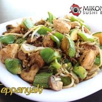 Teppanyakis de Pollo
