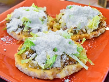 Sopes, Deshebrada, Tinga y Picadillo