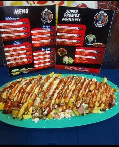 SALCHIPAPA FAMILIAR ( 4 Pers) + Jarra de Limonada