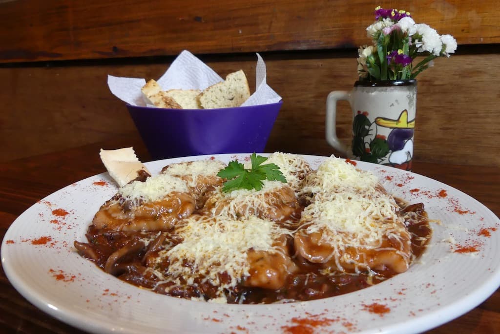 Ravioles Panceta con Salsa Porteña