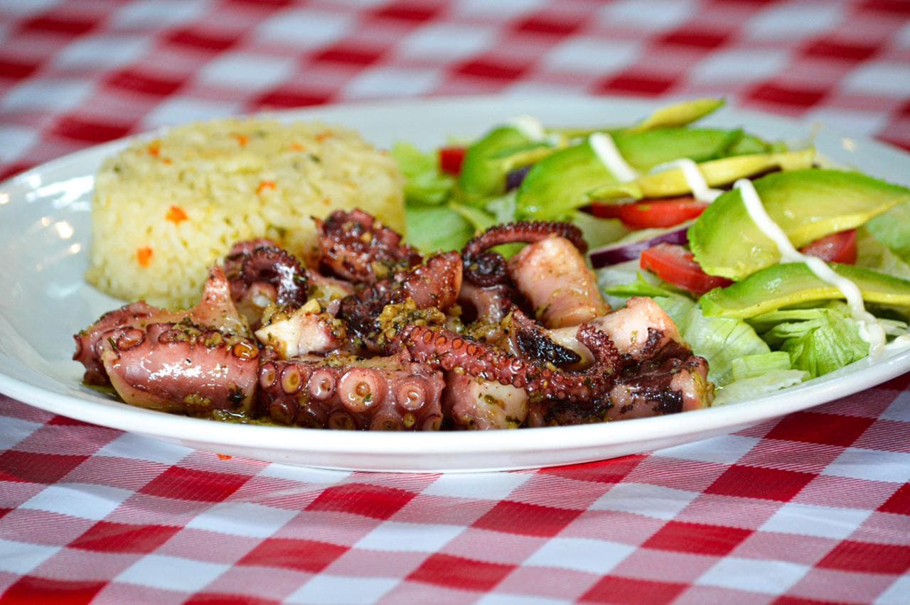 Pulpo al Mojo de Ajo