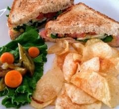 Combo Sándwich CLASICO + Papas Fritas