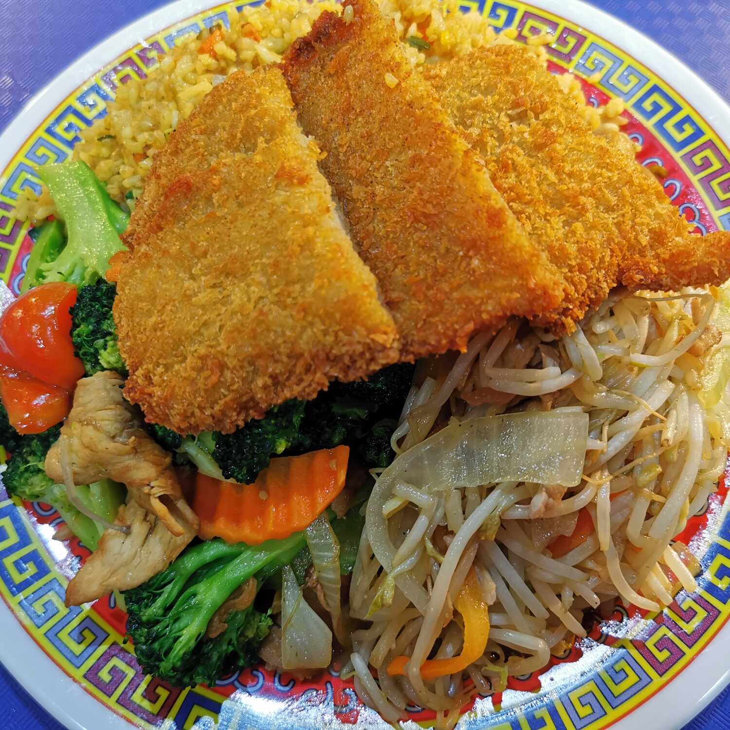 Opción 22: Pescado, Chop Suey y Bistec