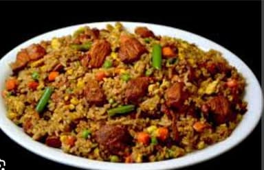 Medio de Arroz con Carne de Res