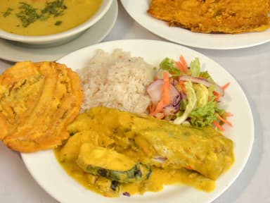 2 Sancocho con Chuleta (Filete de Tilapia)