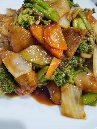 Chop Suey con Pollo, Lechón y Jamón