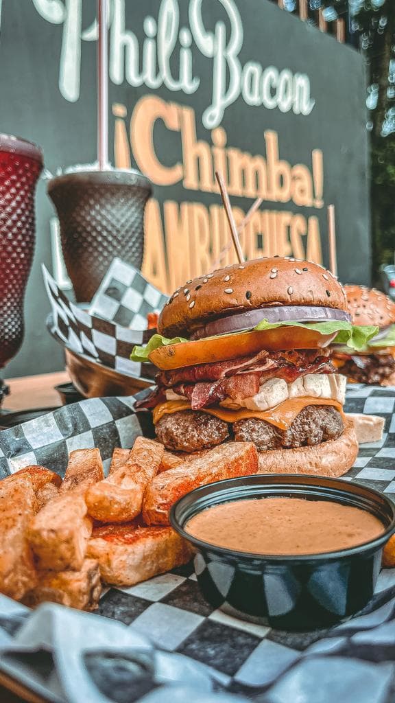 Combo 1 Burger Phili Bacon + 1Papa+ 1Gaseosa 250ml