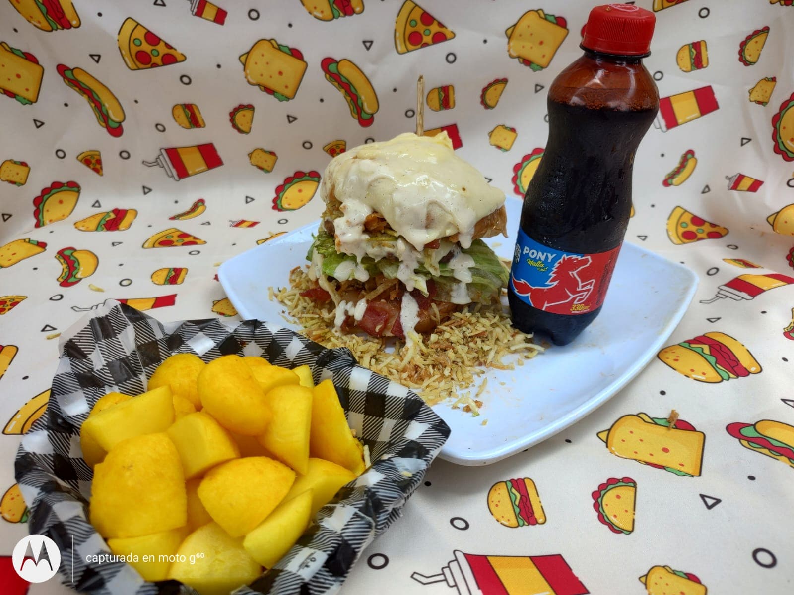 Hamburguesa Mixta Doble + Papitas Fritas + Bebida