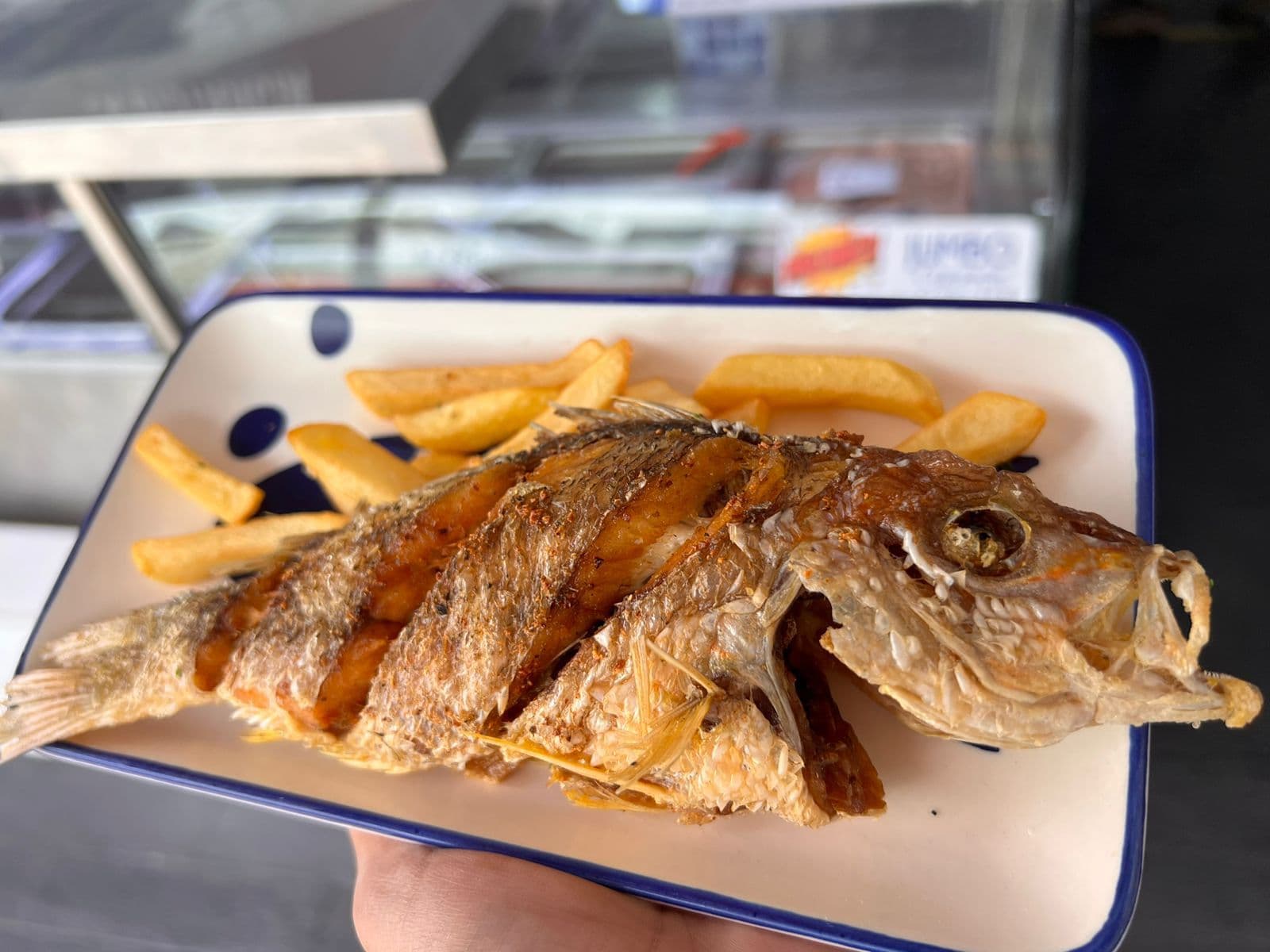 1 Boca de pescado entero con papas
