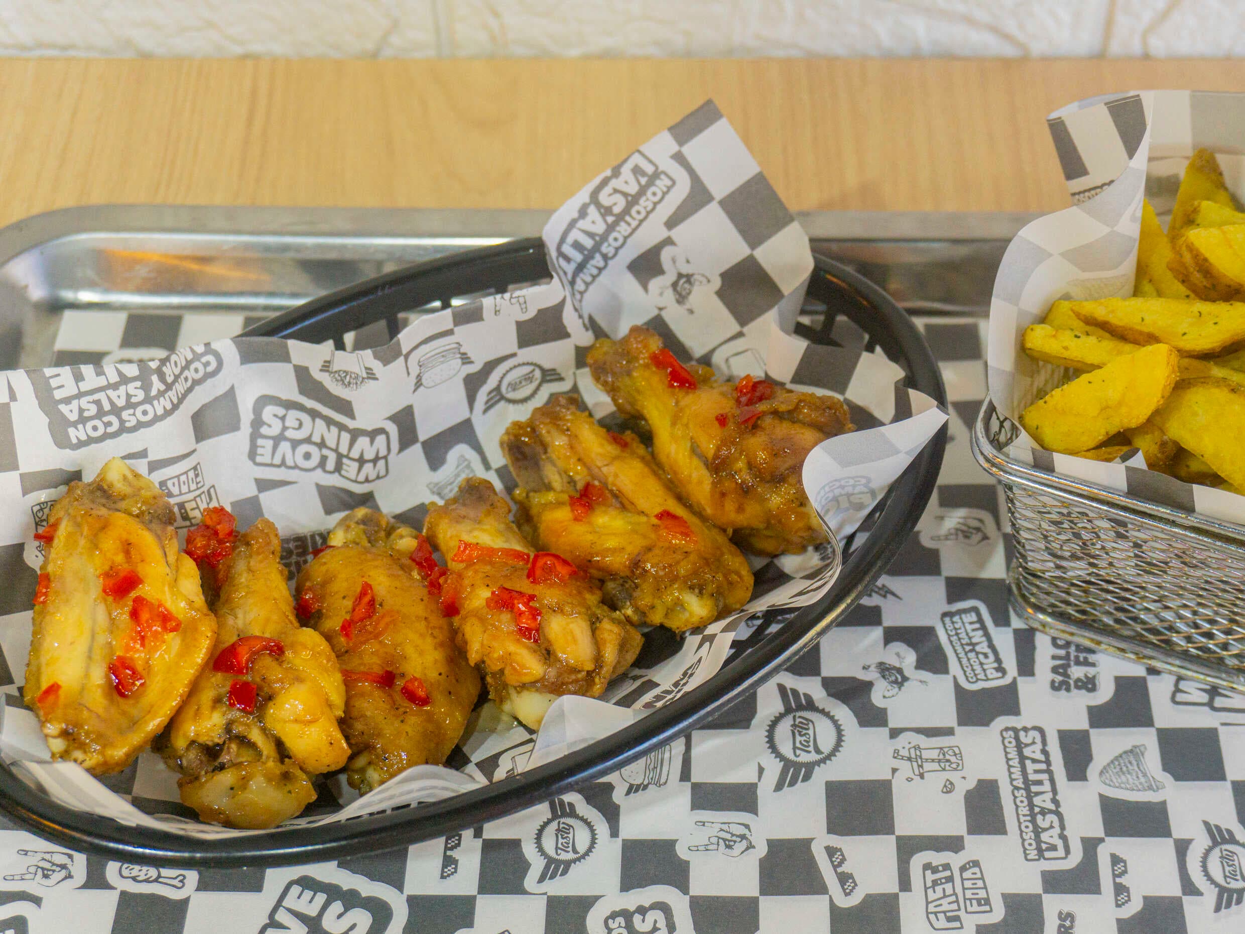 Combo Hot Wings Miel Picante con Papas Tasty