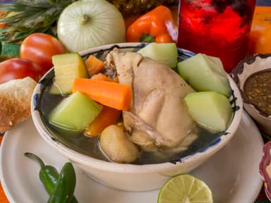 Caldo de Pollo