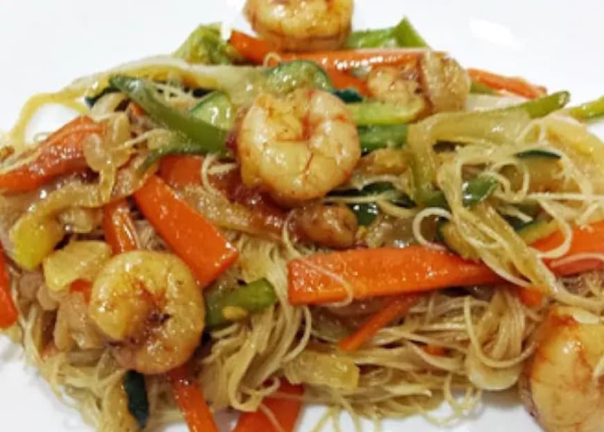 Chop Mien con Pollo y Camarón para 3 personas