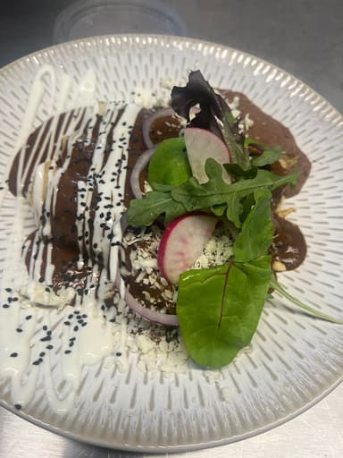 Enmoladas Con Carne Asada