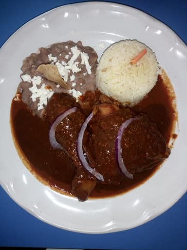 Mole con Pollo