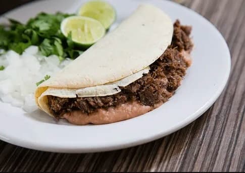 Taco de Barbacoa con Frijol
