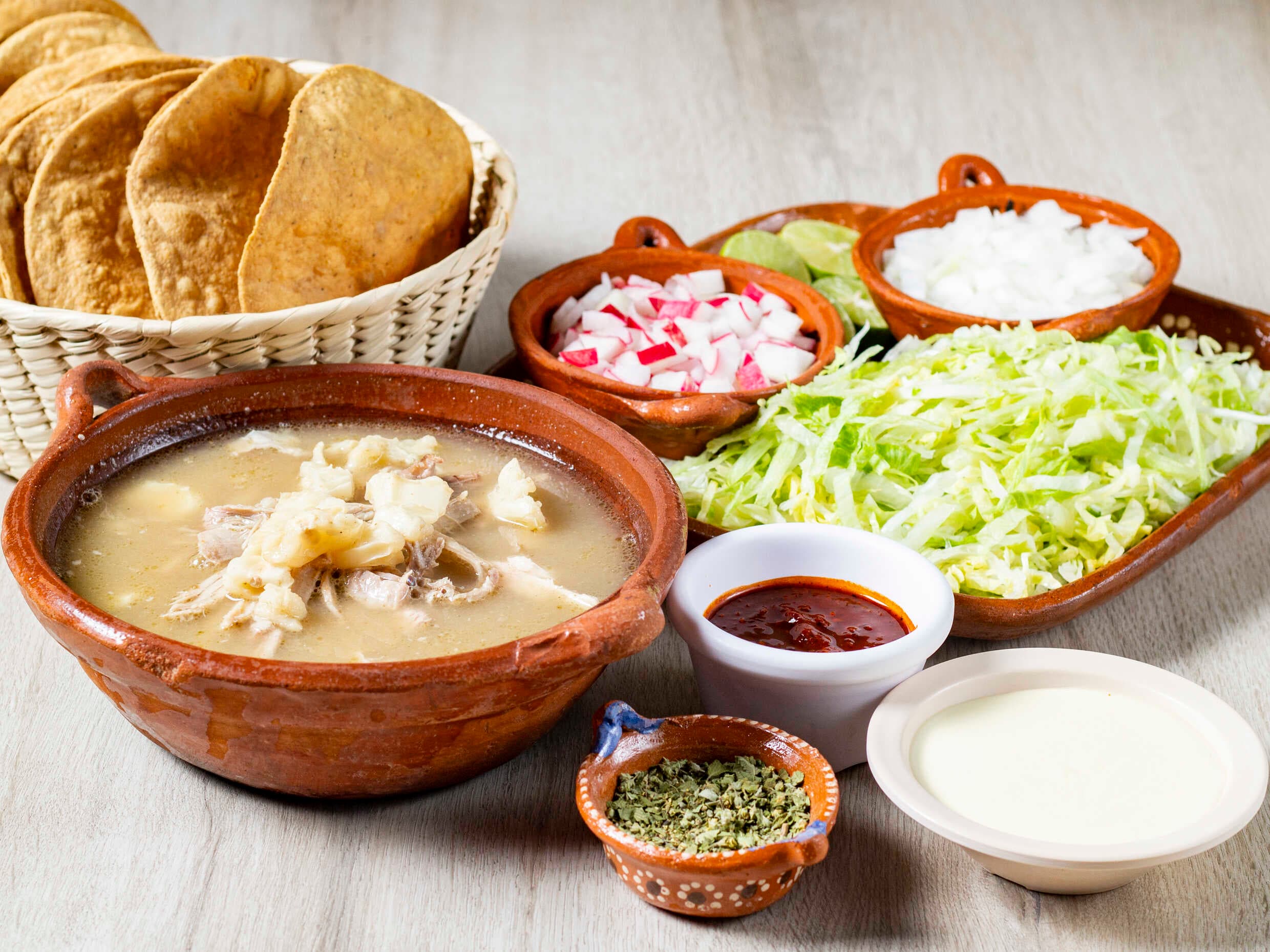 Pozole de Pollo Mediano