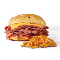 1 Beef and Cheddar + 1 Curly Fries Medianas