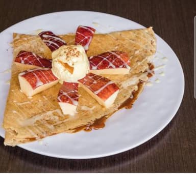 Crepa Manzana Roja, Cajeta y Helado de Vainilla